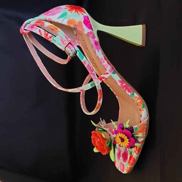 Betsey Johnson Erik Multicolor Floral Heels with 3D Flowers – Size 8 - Picture 2 of 13